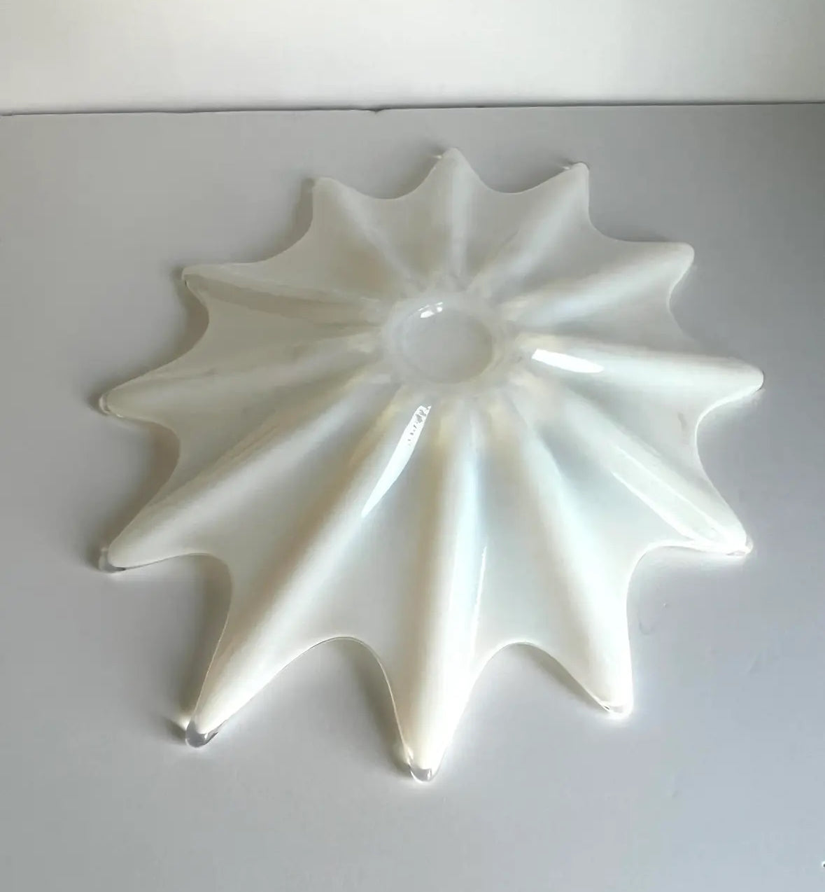 Fostoria Heirloom White Opalescent Platter, Large Free-Form Starburst, 1959–1962